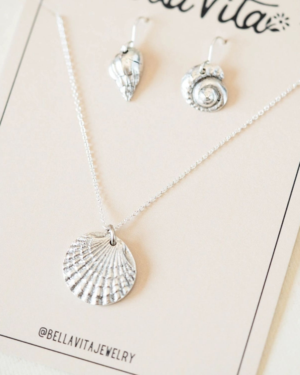 Yacht Rock Shell Jewelry Set Bella Vita Jewelry Pewter Charm/Silver Plated Chain