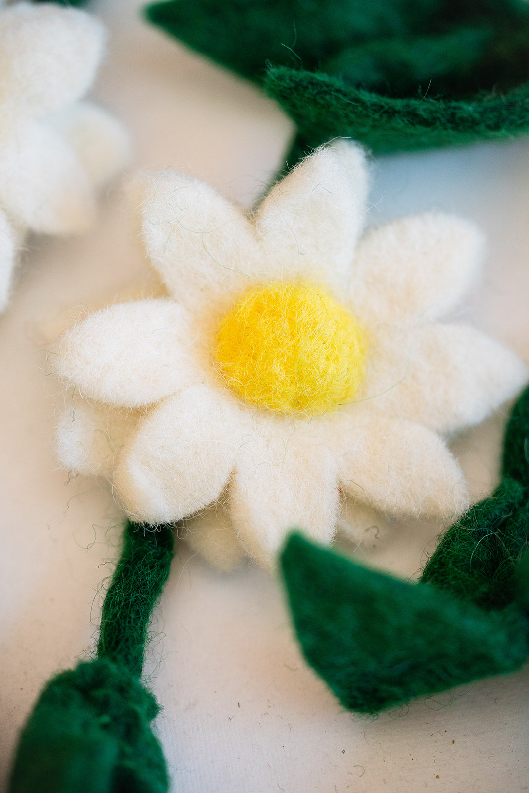 60" Felt floral garland, Daisy cream Giftsland
