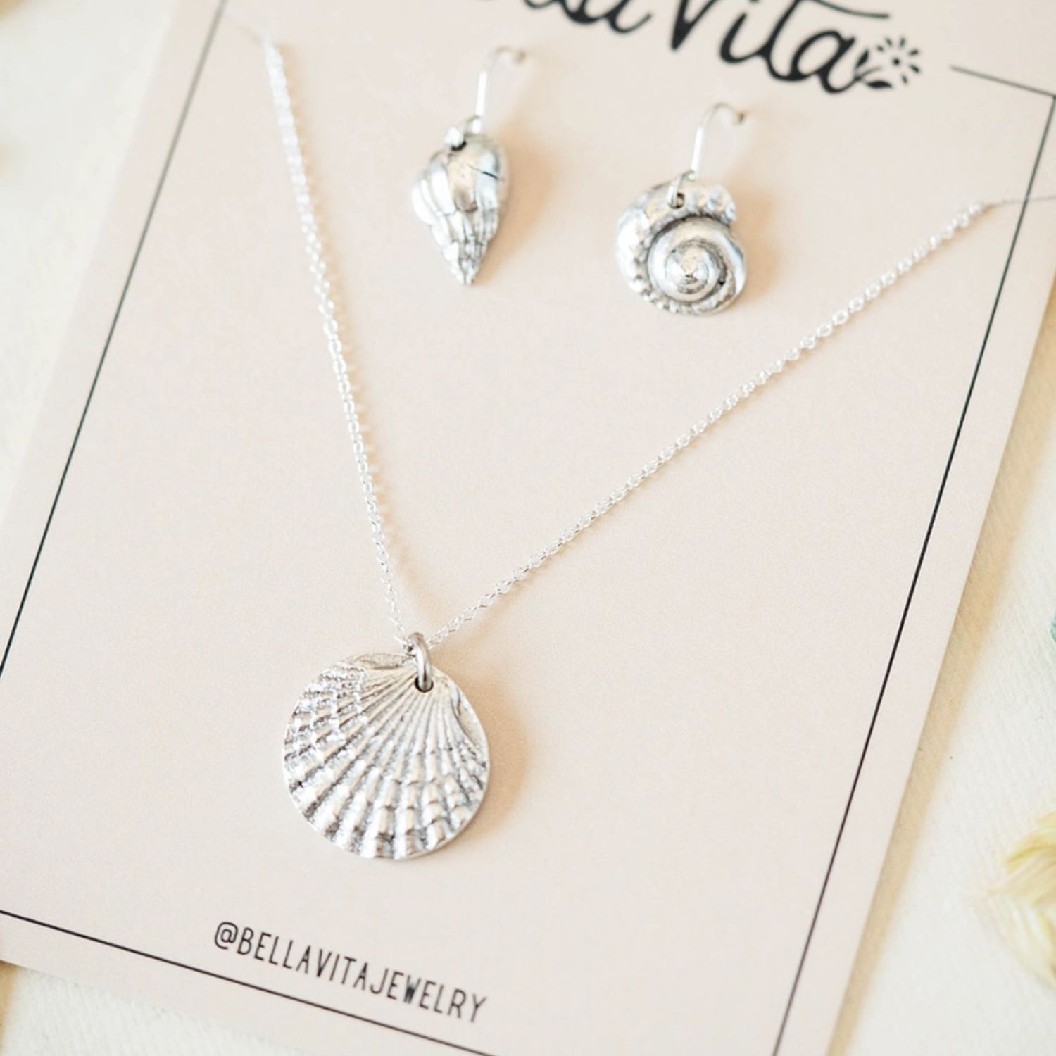 Yacht Rock Shell Jewelry Set Bella Vita Jewelry Pewter Charm/Silver Plated Chain